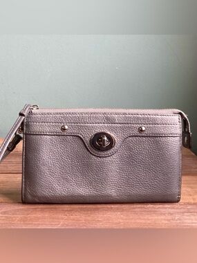 Vintage Coach Penelope Leather Turnlock Wristlet Bag